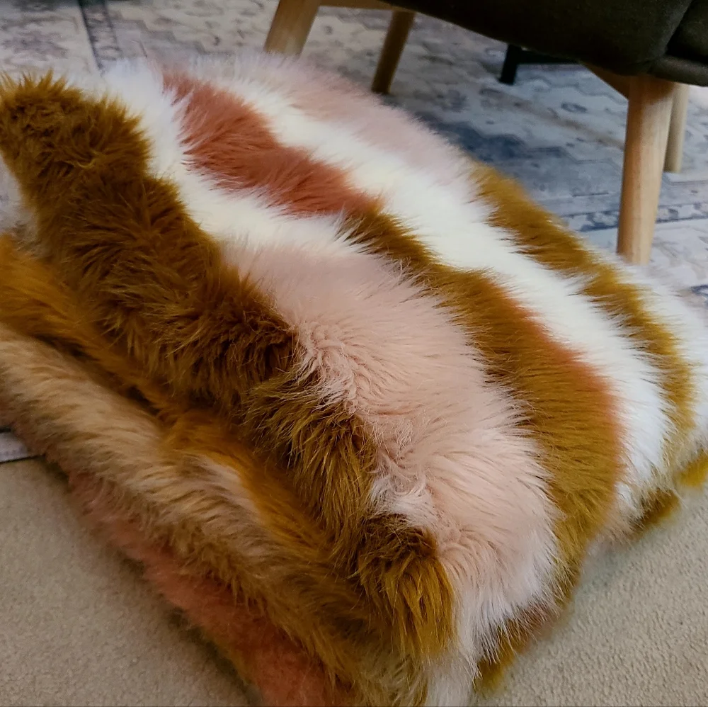 Anthropologie Fauna Faux Fur Throw Blanket 70" × 60" - Picture 2 of 7